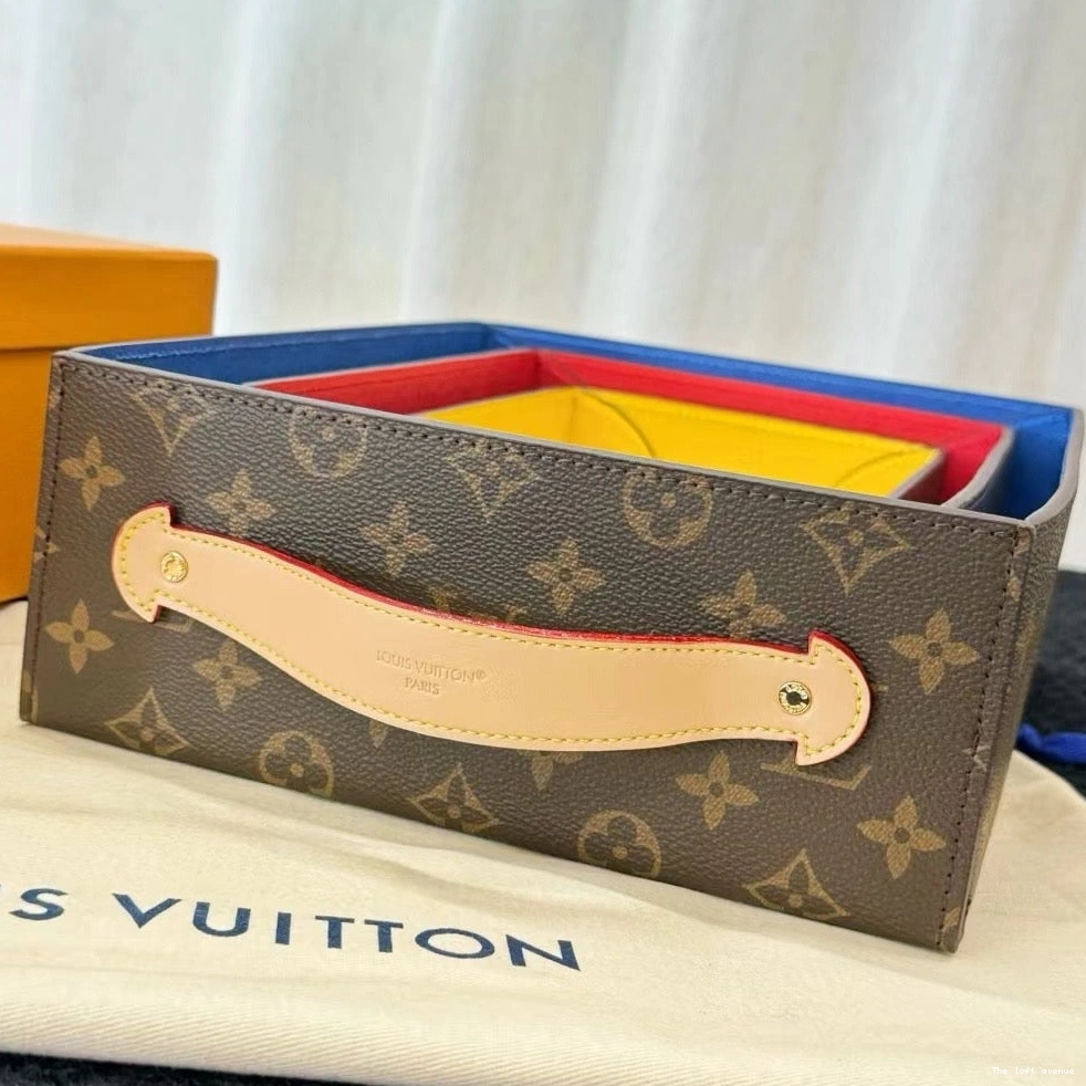 CUSTOM HANDLE DESK LV TRAY WITH 0817